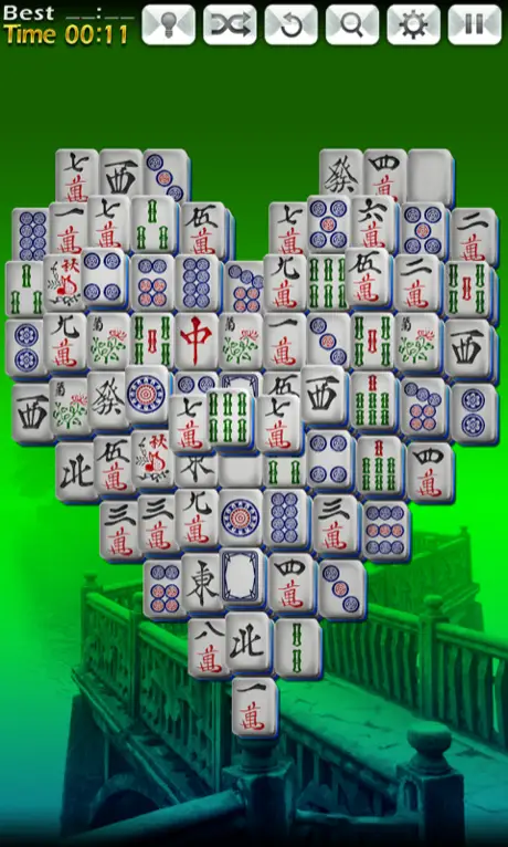 Captura do jogo Mahjong Solitaire com peças dispostas em coração